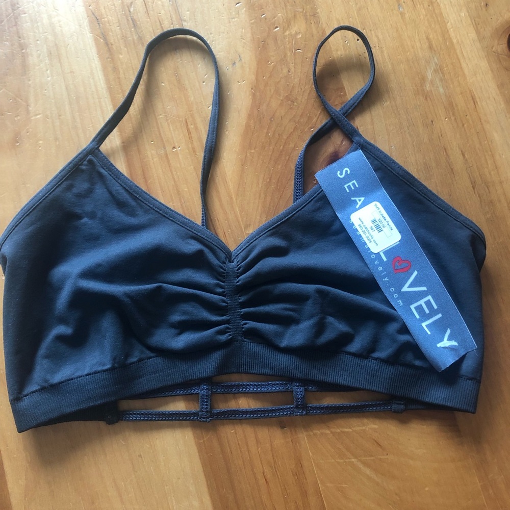 SeamsLovely bralette/sports bra